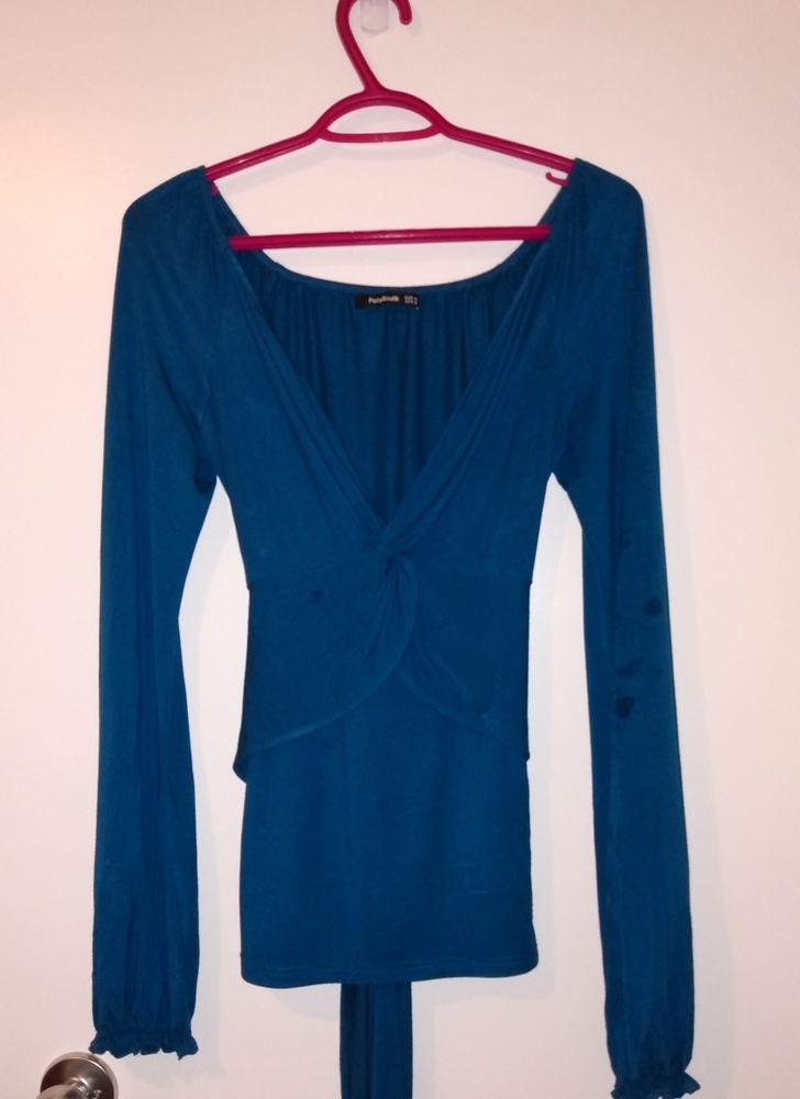 Knotted long sleeve tee